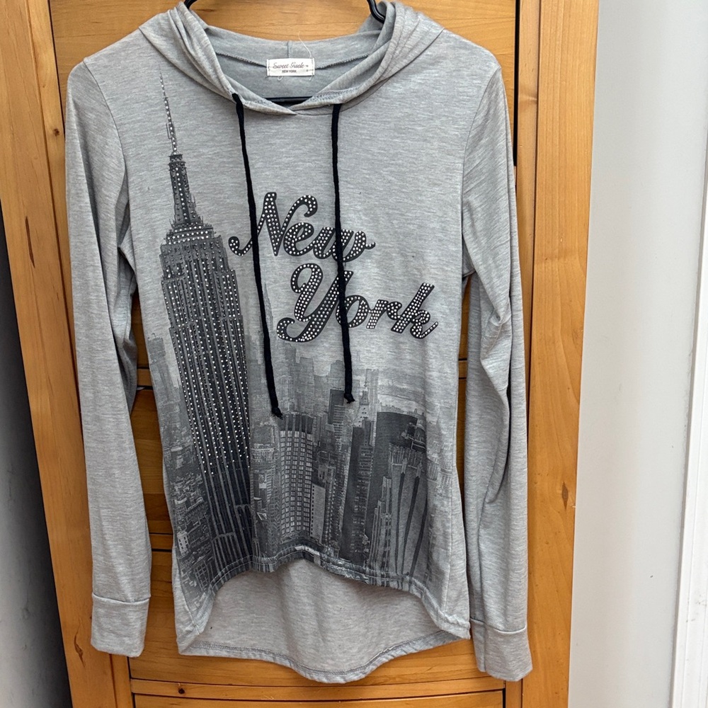 Gray New York Graphic Long Sleeve Tee Shirt with Hood
